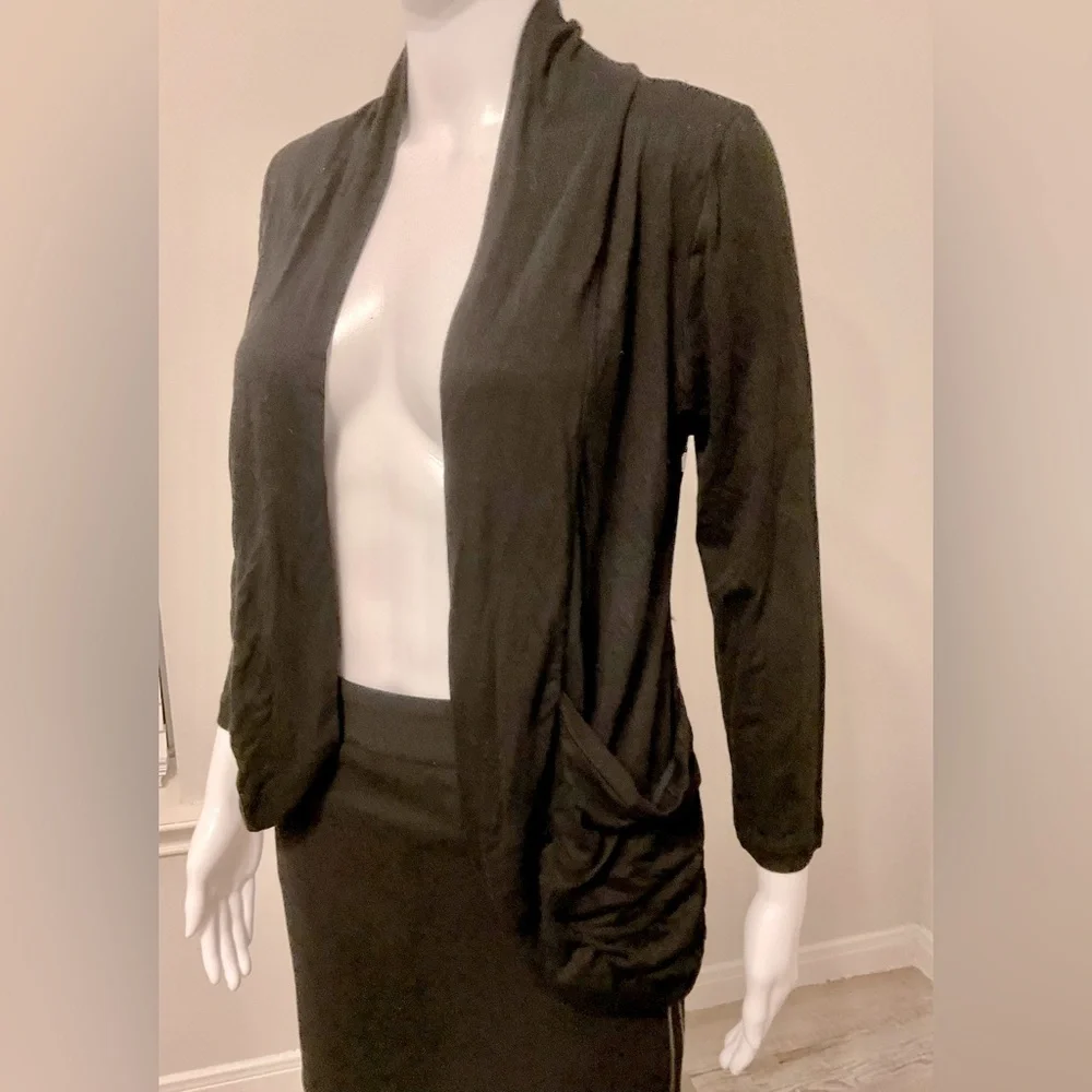 Zenana Outfitters Size M Black Open Front Short Cardigan Front Pockets Lace Back